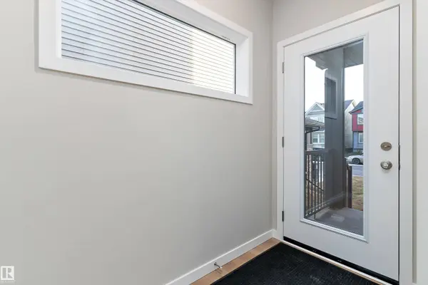 6320 KING WD SW, Edmonton, AB T6W 1A8