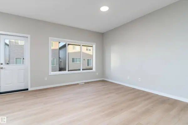 6320 KING WD SW, Edmonton, AB T6W 1A8