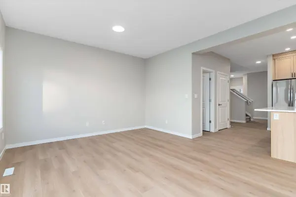 6320 KING WD SW, Edmonton, AB T6W 1A8