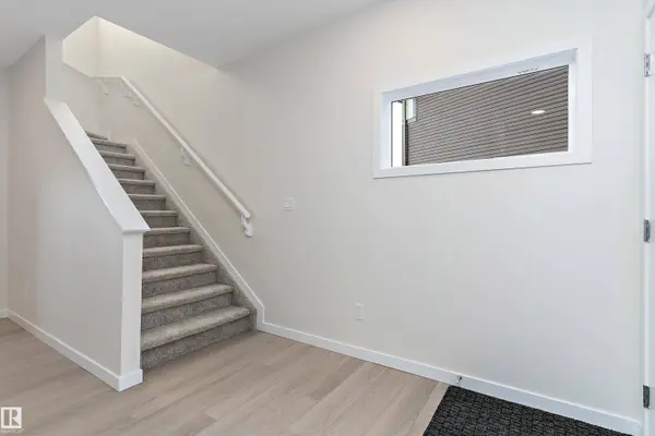 823 ROWAN CL SW, Edmonton, AB T6X 1A2