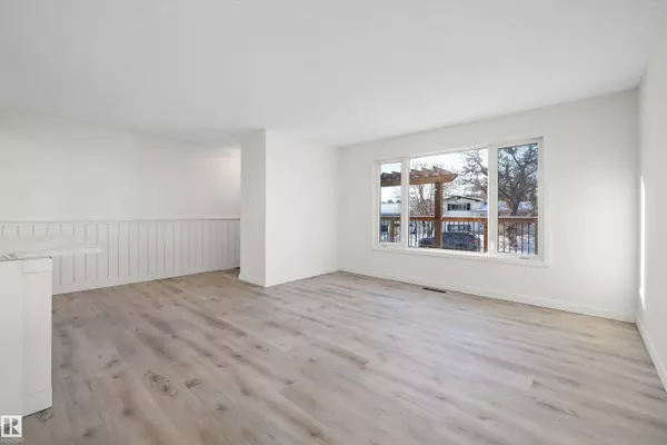 49 SHERIDAN DR, St. Albert, AB T8N 1N1