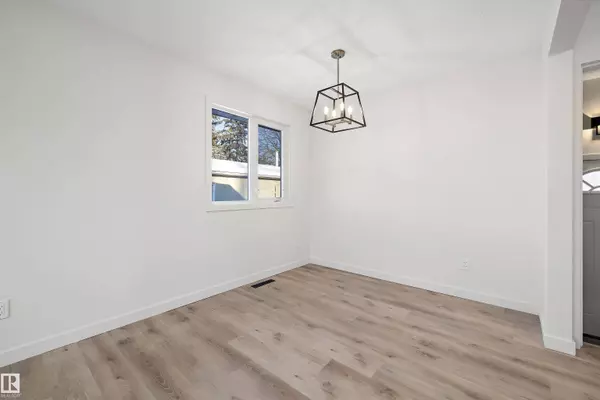 49 SHERIDAN DR, St. Albert, AB T8N 1N1