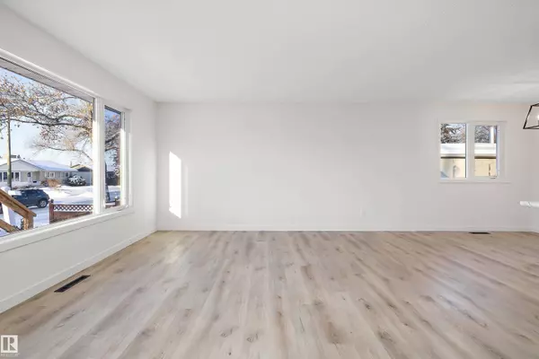 49 SHERIDAN DR, St. Albert, AB T8N 1N1