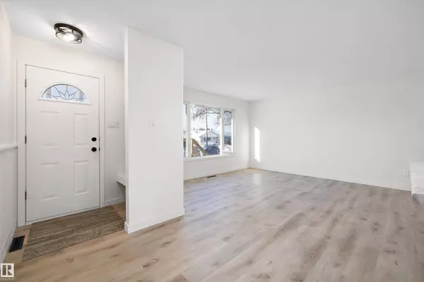 49 SHERIDAN DR, St. Albert, AB T8N 1N1