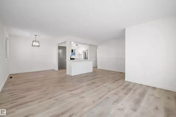 49 SHERIDAN DR, St. Albert, AB T8N 1N1