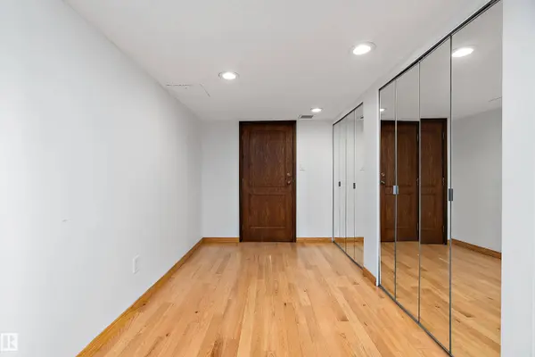 #203 9929 SASKATCHEWAN DR NW, Edmonton, AB T6E 5J9