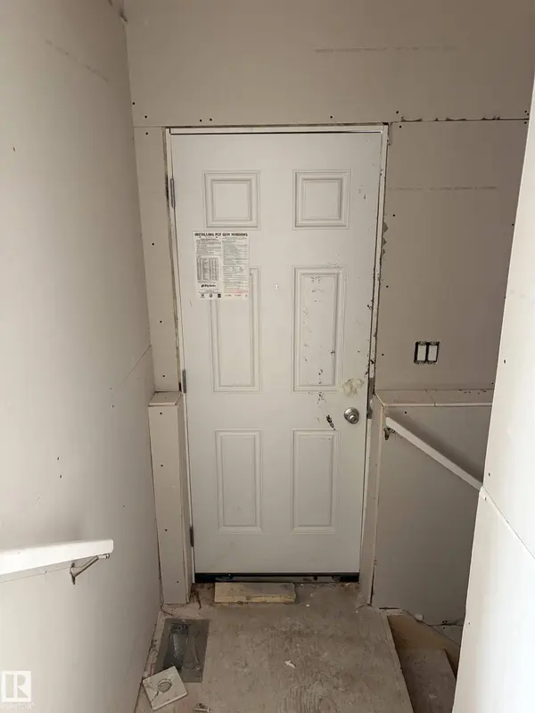 8923 ELVES LO NW, Edmonton, AB T6M 0T8