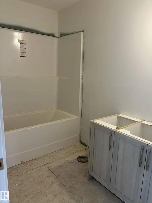 8923 ELVES LO NW, Edmonton, AB T6M 0T8