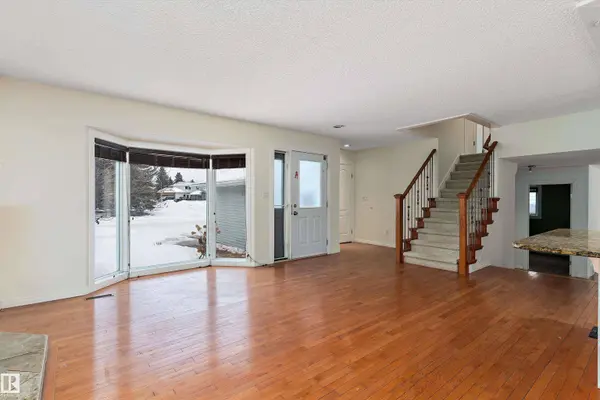 115 WALKER RD NW, Edmonton, AB T5T 4C2