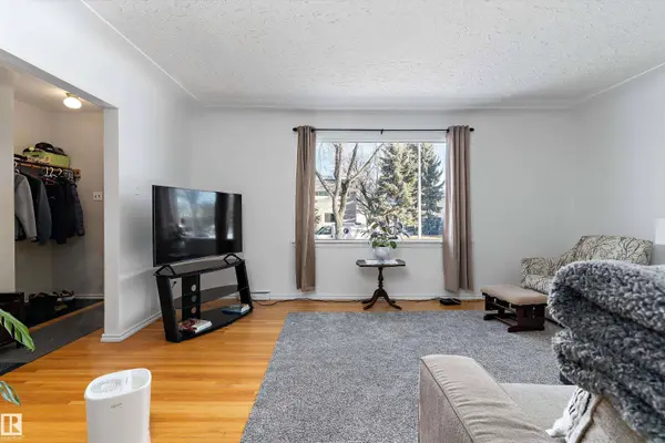 9431 65 AV NW, Edmonton, AB T6E 0K1