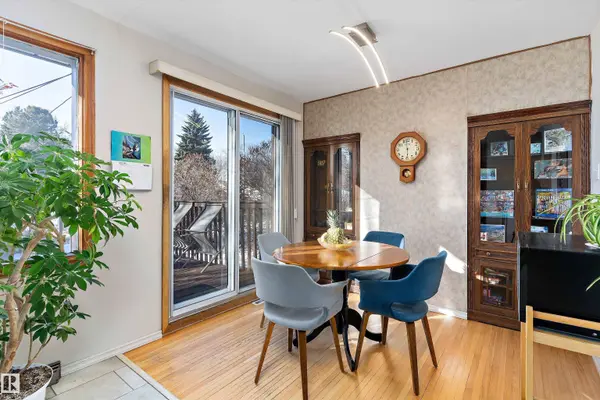 9431 65 AV NW, Edmonton, AB T6E 0K1