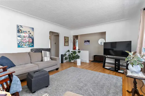 9431 65 AV NW, Edmonton, AB T6E 0K1