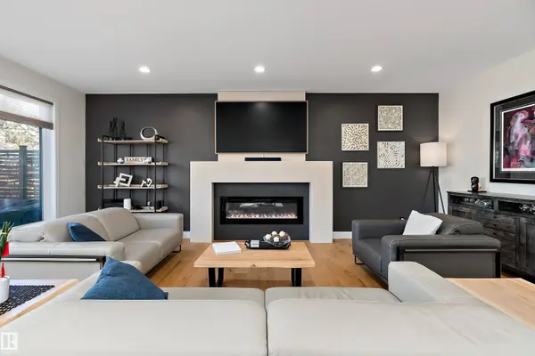 12518 39 AV NW, Edmonton, AB T6J 0N2