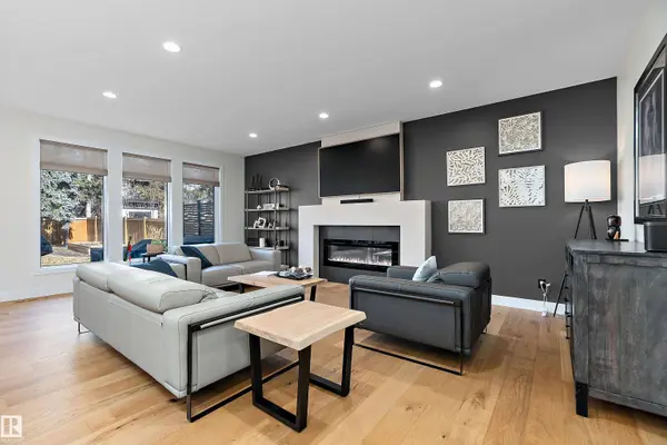 12518 39 AV NW, Edmonton, AB T6J 0N2