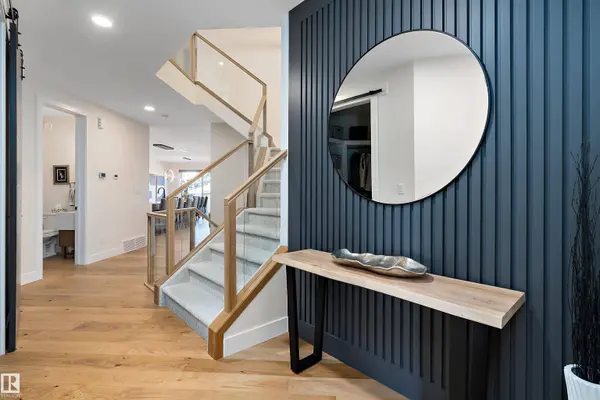 12518 39 AV NW, Edmonton, AB T6J 0N2