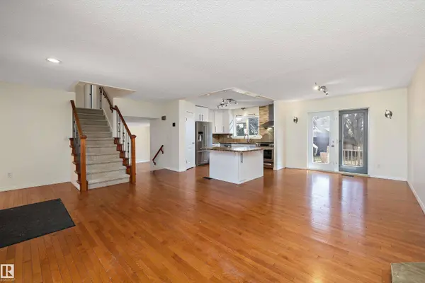 115 WALKER RD NW, Edmonton, AB T5T 4C2