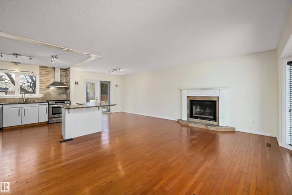 115 WALKER RD NW, Edmonton, AB T5T 4C2