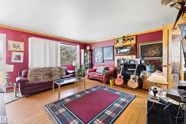 13508 111 ST NW, Edmonton, AB T5E 4Z8