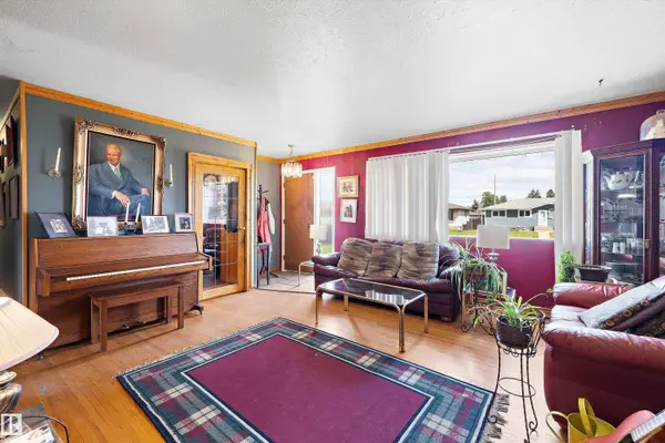 13508 111 ST NW, Edmonton, AB T5E 4Z8