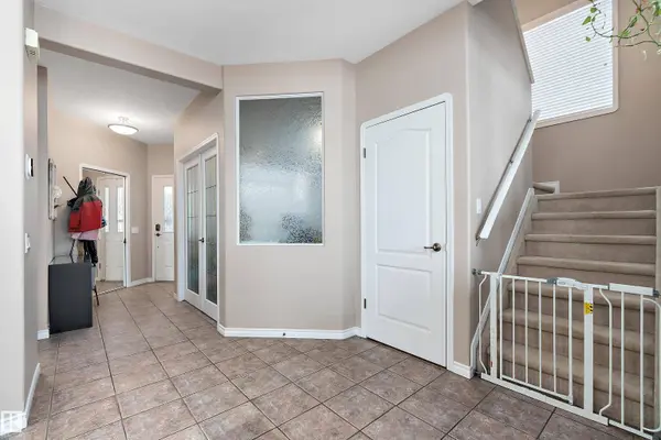 1105 KLARVATTEN CV NW, Edmonton, AB T5Z 3N3