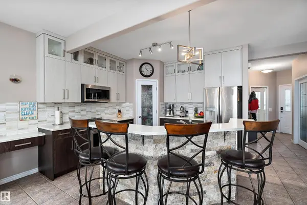 1105 KLARVATTEN CV NW, Edmonton, AB T5Z 3N3