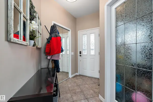 1105 KLARVATTEN CV NW, Edmonton, AB T5Z 3N3