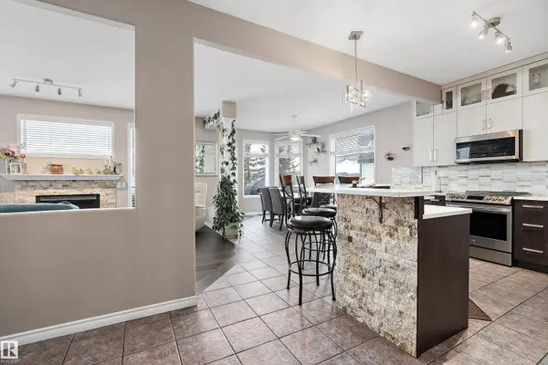 1105 KLARVATTEN CV NW, Edmonton, AB T5Z 3N3