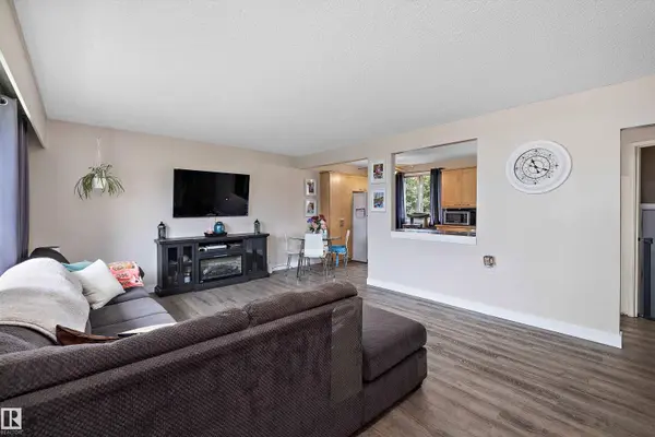 14220 58 ST NW, Edmonton, AB T5A 1N4