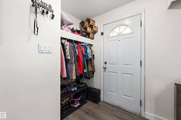 14220 58 ST NW, Edmonton, AB T5A 1N4