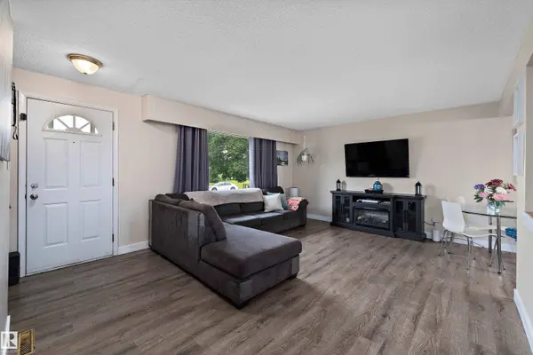 14220 58 ST NW, Edmonton, AB T5A 1N4