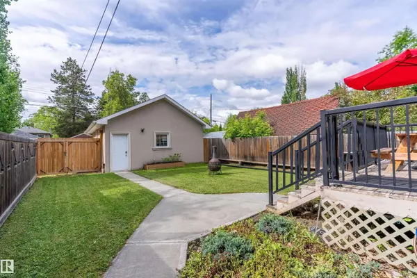 10623 75 AV NW, Edmonton, AB T6E 1J6