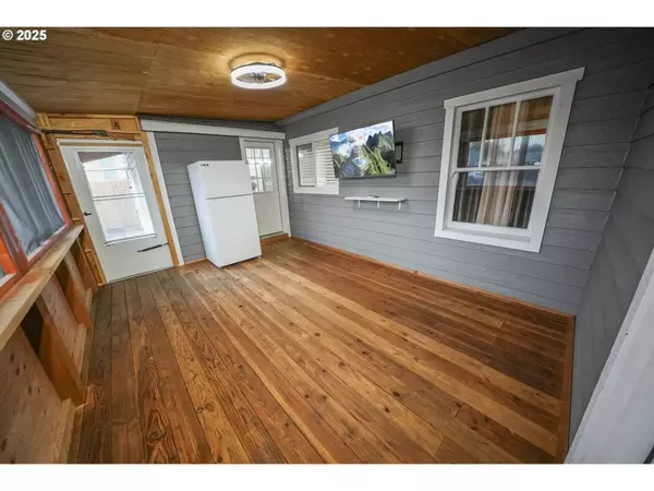 35 S MAIN ST, Lebanon, OR 97355