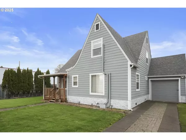 35 S MAIN ST, Lebanon, OR 97355