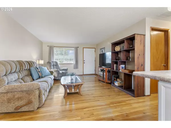 1760 VANDERBECK LN, Woodburn, OR 97071