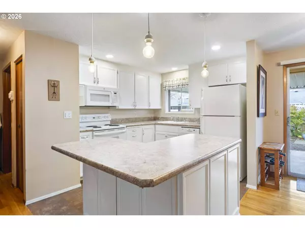 1760 VANDERBECK LN, Woodburn, OR 97071