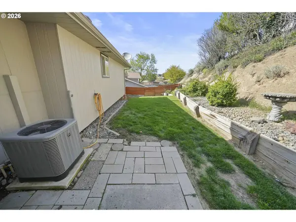 1911 SW PERKINS AVE, Pendleton, OR 97801