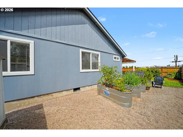 1002 37TH AVE, Albany, OR 97321