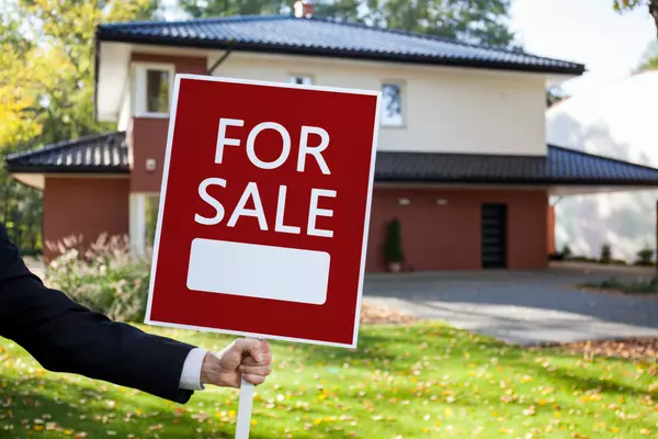 Selling Your Home: Strategies to Maximize Value and Attract Buyers