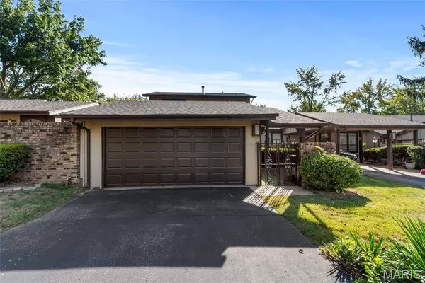 11054 Thousand Oaks DR, St Louis, MO 63136