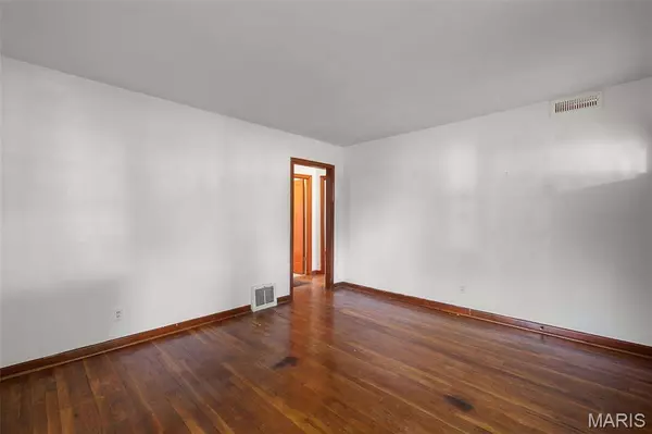 13 Saint Thomas CT, Florissant, MO 63031