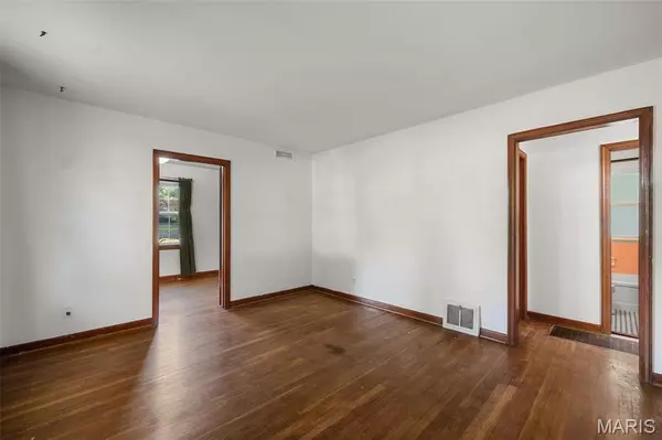 13 Saint Thomas CT, Florissant, MO 63031