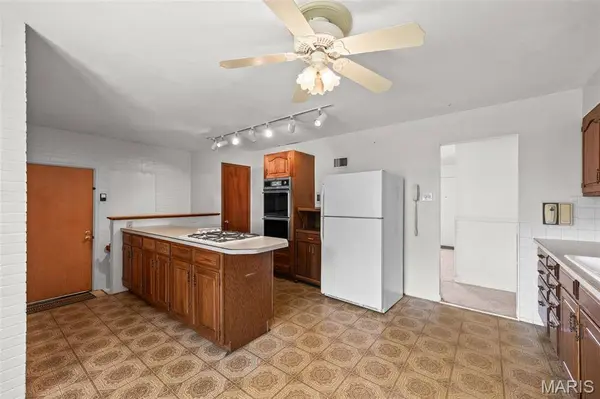223 Susan RD, St Louis, MO 63129