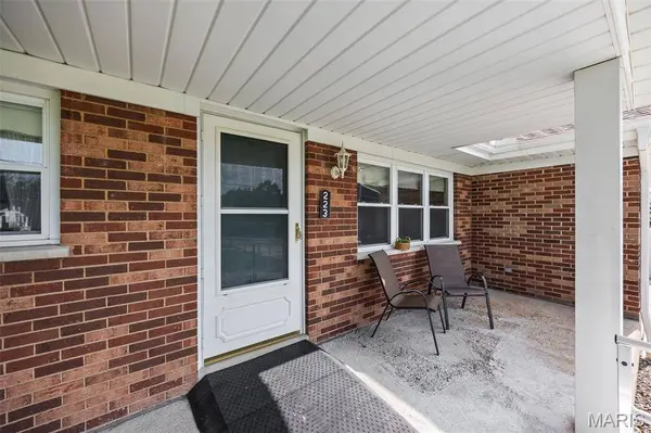 223 Susan RD, St Louis, MO 63129