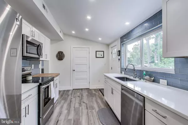 966 WALNUT AVE, North Beach, MD 20714