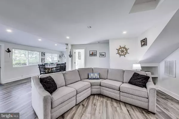 966 WALNUT AVE, North Beach, MD 20714