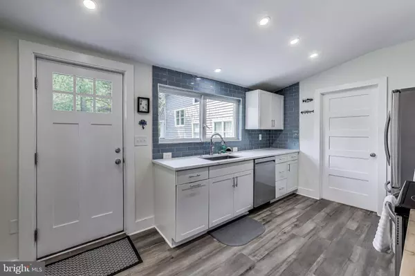 966 WALNUT AVE, North Beach, MD 20714