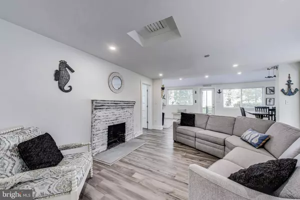 966 WALNUT AVE, North Beach, MD 20714