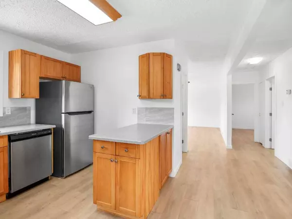 4711 48 ST, Sylvan Lake, AB T4S 1M9