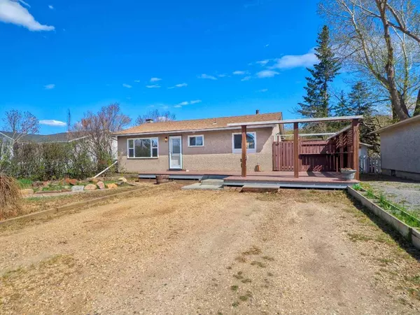 4711 48 ST, Sylvan Lake, AB T4S 1M9