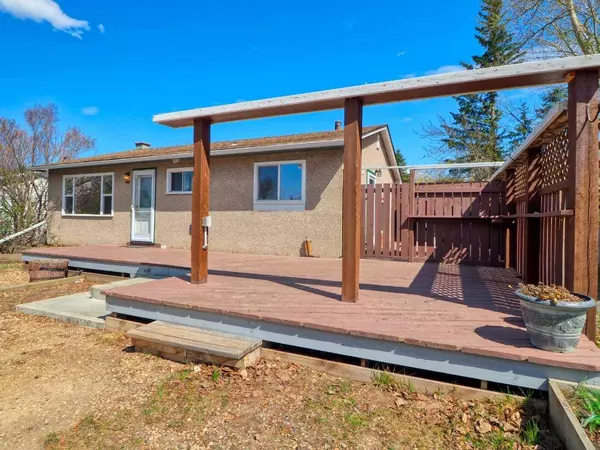 4711 48 ST, Sylvan Lake, AB T4S 1M9